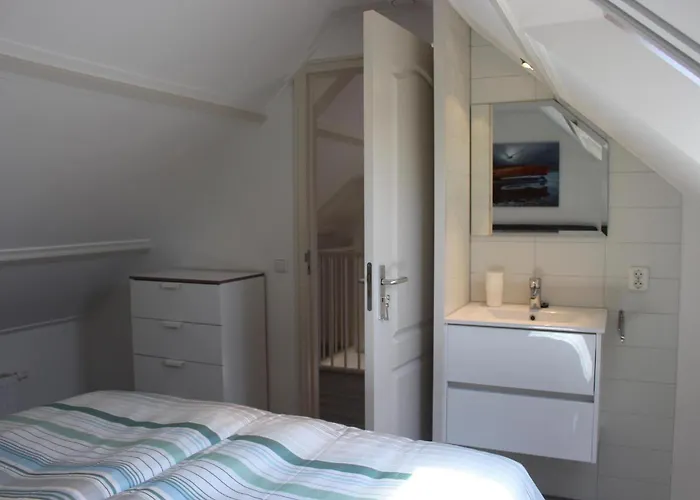 Heerlijke Vakantiehuisjes In Egmond * Egmond aan Zee